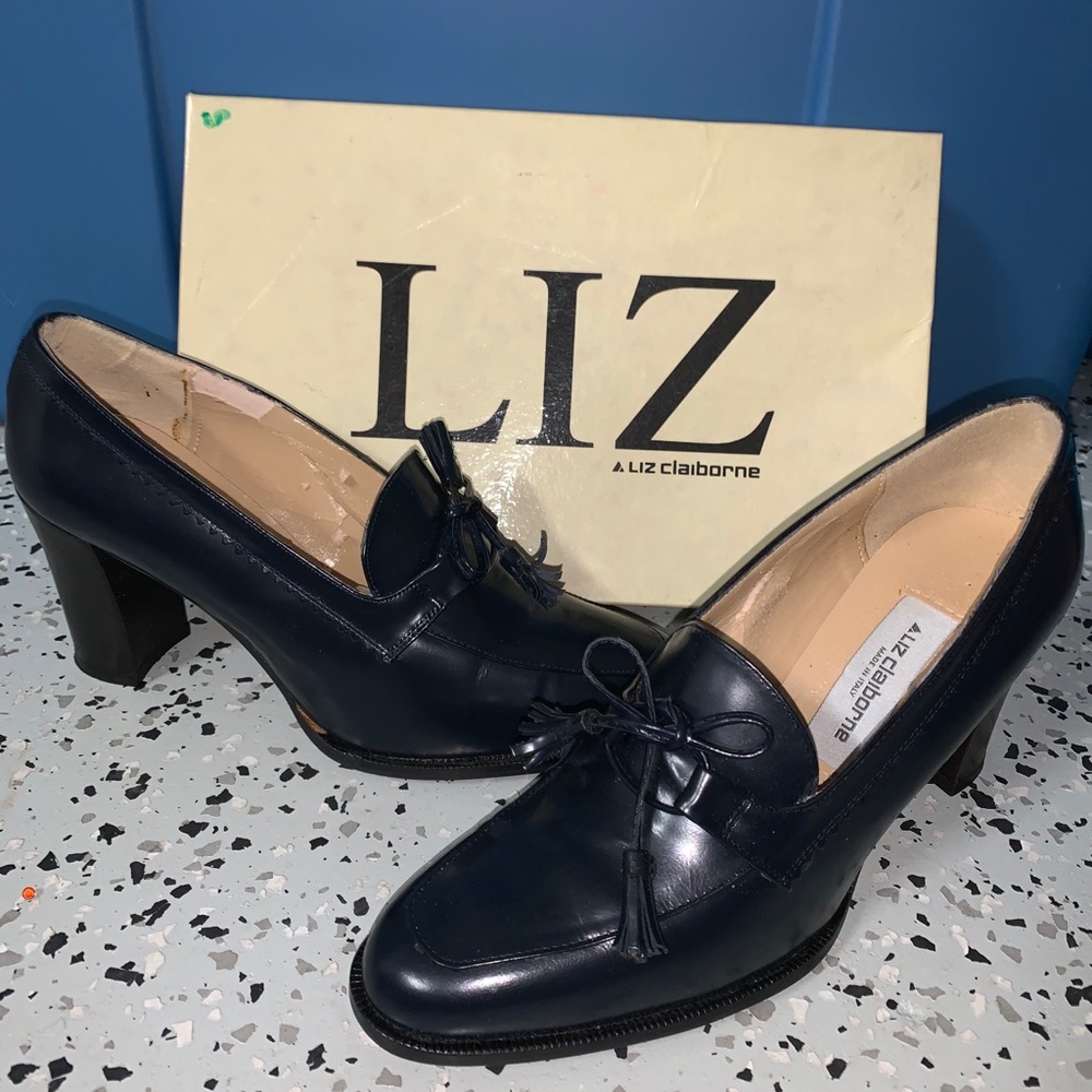(SOLD) Classic Liz Claiborne Pump!!!